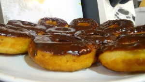 DONUTS CON CHOCOLATE
